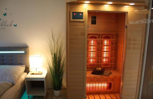 Oberhausen Apartment | Wellnessapartment Nr2 mit Infrarot Sauna - Wallbox - Netflix - WLAN