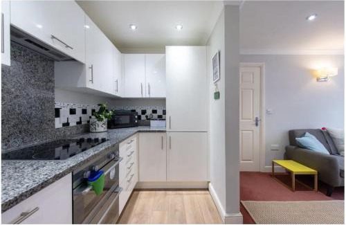 Wells House | Wells City Centre, Quiet Mews House, sleeps 6