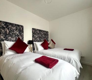 Merthyr Tydfil Apartment | Welsh Getaway Apartment 2 - Town Centre