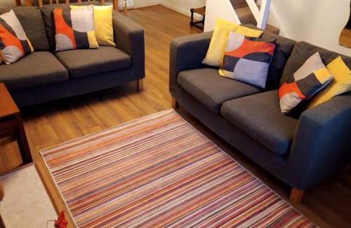 Caernarfon House | Welsh holiday home sleeps 5 close to beaches & mountains