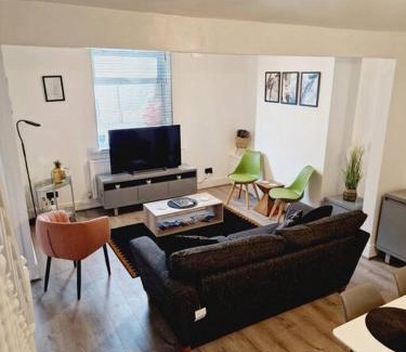 Abercwmboi House | Welsh Retreat, BikeParkWales, Brecon Beacons, ZipWorld Tower