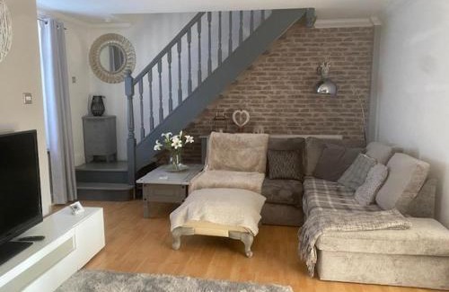 Mountain Ash House | Welsh Retreat with Stunning Views sleeps upto 4