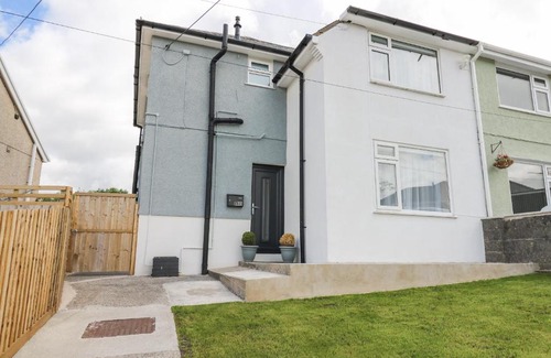 Ammanford House | Welsh Valley House