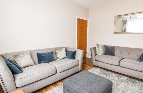 Ammanford House | Welsh Valley House