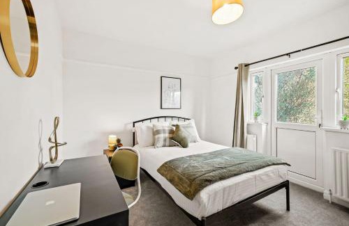 London Borough of Ealing House | Wembley West Hububb Stay