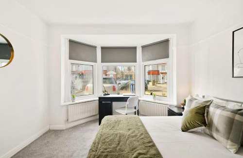 London Borough of Ealing House | Wembley West Hububb Stay