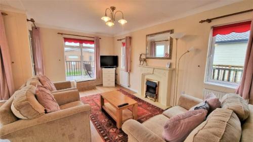 Padstow House | Wendy Lodge- Chalet Cottage, Sleeps 6 Adults