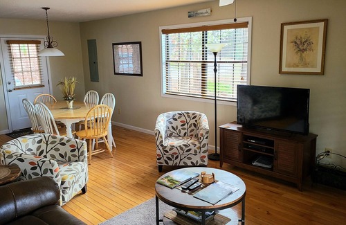 Hayesville Cottage | We’re OPEN! Lake Chatuge Country Cottages - FREE WiFi, Parking, Prem Channels!