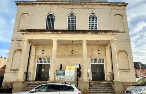 Cheltenham Apartment | Wesley House - Fantastic Location with Free Parking