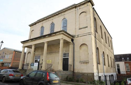 Cheltenham Apartment | Wesley House - Fantastic Location with Free Parking