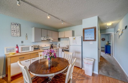 North End Condo | Wesley Paradise ☆Chic 1BD + Private Balcony & Pool