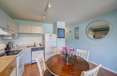 North End Condo | Wesley Paradise ☆Chic 1BD + Private Balcony & Pool