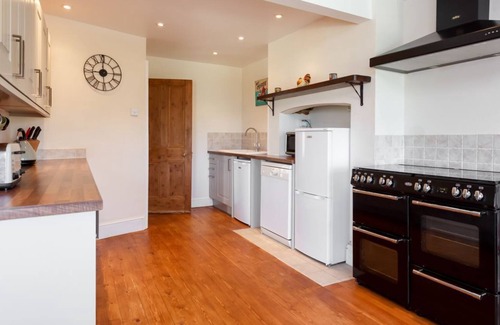 Langton Matravers Cottage | Wessex - a fully managed saturday that sleeps 10 guests in 5 bedrooms