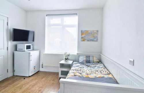 North Acton Apartment | West Acton Studio Flat