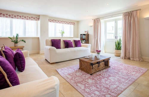 Andoversford Cottage | West Barn Cottage, Shipton Oliffe - sleeps 4 guests in 2 bedrooms