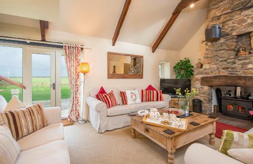 St Brides House | West Barn
