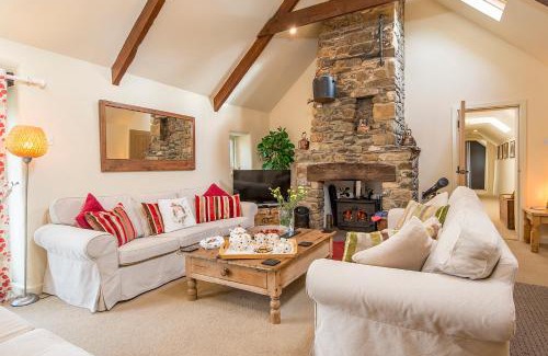 St Brides House | West Barn