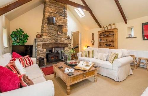 St Brides House | West Barn