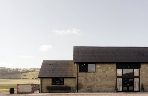 Fovant House | West Barn Lodge, Luxury Barn Conversion in South Wiltshire - Sleeps 18