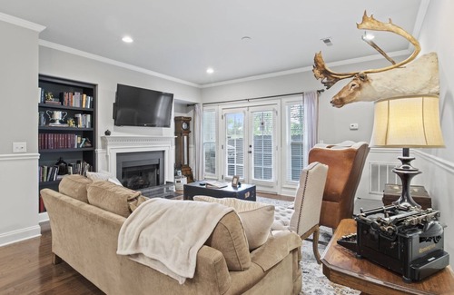 Green Avenue Cottage | West End Cottage near everything Downtown
