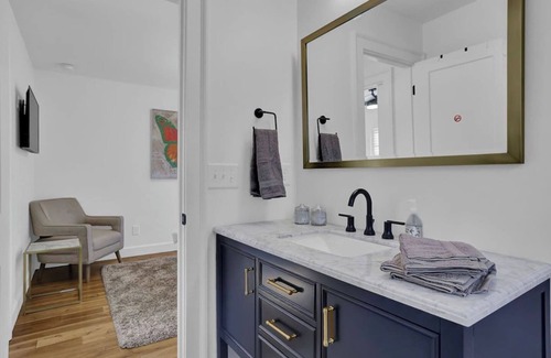 West End Apartment | West End Getaway (1 BR)