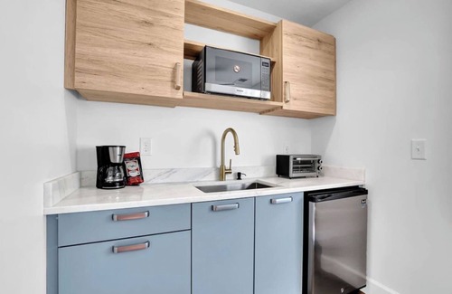 West End Apartment | West End Getaway (1 BR)