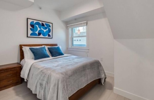 West End Apartment | West-End Heritage Townhouse