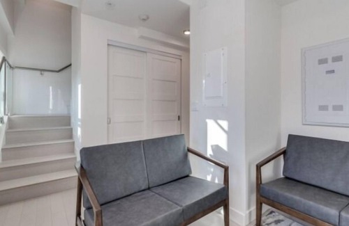 West End Apartment | West-End Heritage Townhouse