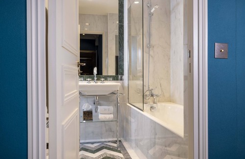 Champs-Elysees Hotel | West End Hotel