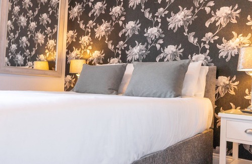 Nairn Hotel | West End Hotel