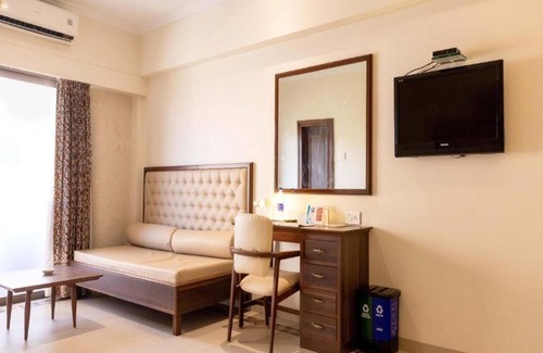 Marine Lines Hotel | West End Hotel