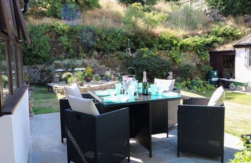 Thornton House | WEST END HOUSE, pet friendly, character holiday cottage in Bradford