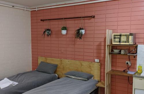 Adelaide Central Business District Hotel | West End Motel & Backpackers