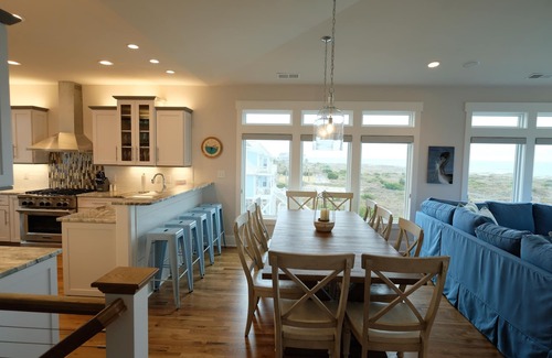 Oak Island House | West End, Oceanfront, Heated Pool, Hot Tub, Elevator, Dogs OK, Winter discounts!