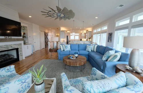 Oak Island House | West End, Oceanfront, Heated Pool, Hot Tub, Elevator, Dogs OK, Winter discounts!