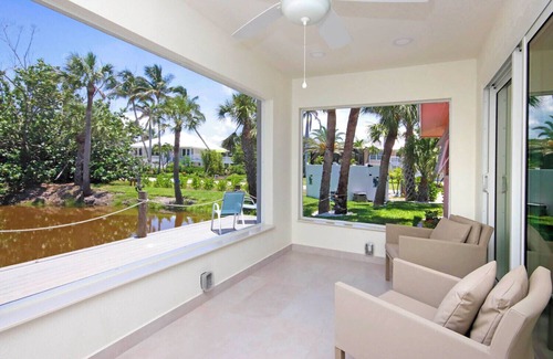 Tradewinds Cottage | West End Paradise Unit Turtle 2 - One bedroom suite w/water views