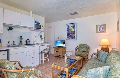 Tradewinds Cottage | West End Paradise Unit Coral 4 - One bedroom efficiency suite