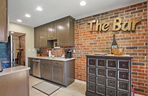 Fontana-on-Geneva Lake Villa | West End Retreat |1st Floor |Abbey Villas |Covered Patio |Fireplace |Walk-in Shower |Pool |Hot Tub