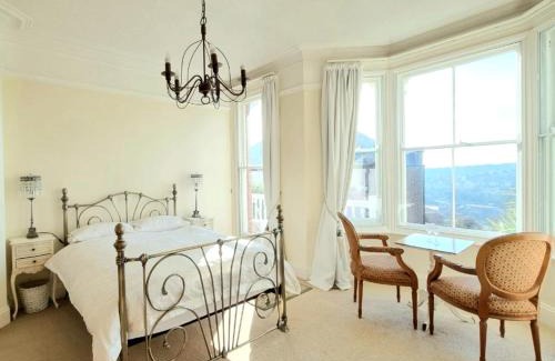 Hastings House | West Hill Retreat Edwardian Balcony Grand Ensuite with Rolltop Bath - Room Served Breakfast & Free Offstreet Parking