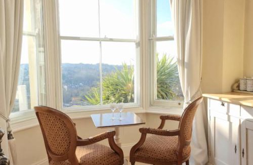 Hastings House | West Hill Retreat Edwardian Balcony Grand Ensuite with Rolltop Bath - Room Served Breakfast & Free Offstreet Parking