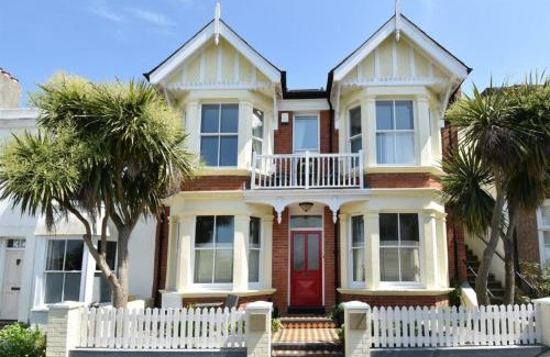 Hastings Apartment | West Hill Retreat Seaview Balcony Self Catered Loft Studio & Free Offstreet Parking