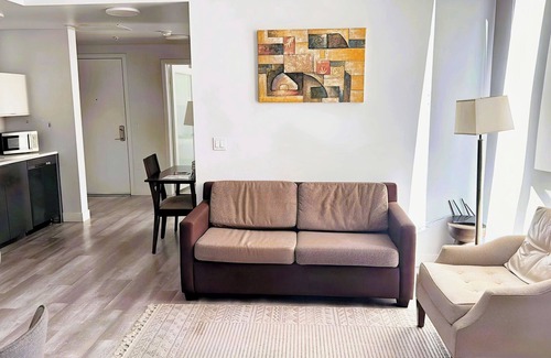 La Brea Hotel | West Hollywood 2BR Exclusive Residence Complimentary AC, WiFi & Parking