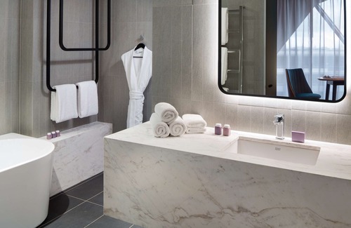 Sydney Central Business District Hotel | West Hotel Sydney, Curio Collection by Hilton