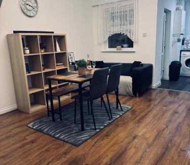 Crewe Apartment | West House - by Eazystays