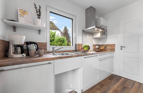 Murwik Apartment | West Indies - close to the beach, terrace WLAN, parking space, washing machine