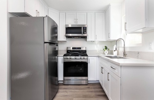 West Los Angeles House | West LA Escape – Stylish & Cozy Stay