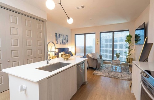 Home Park Hotel | West Midtown Luxury Oasis | W/Rooftop Pool &View