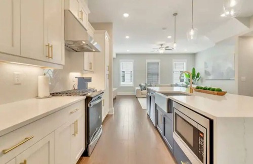 Westside House | West Midtown Townhouse w/Rooftop/Beltline Access