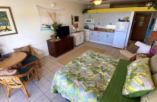 Maunaloa Condo | West Molokai. Remote and Private. Hawaii's best. Ocean view Watch the Whales