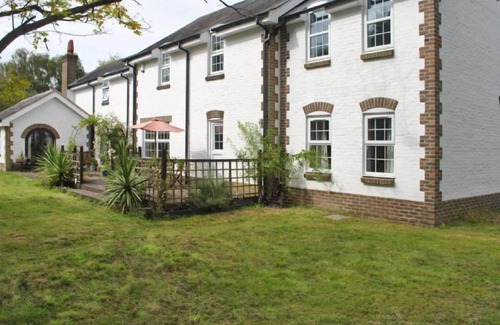 West Ashling Cottage | West Mount Cottage - an annexe that sleeps 4 guests in 2 bedrooms